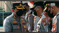 Dua hari berselang, Rabu (20/7), Polri kembali mengumumkan dua pejabat Polri dinonaktifkan buntut kasus kematian Brigadir J ini. Pertama Karo Paminal dan Kapolres Jaksel, Kombes Pol Budhi Herdi. Dok. Tangkapan layar video