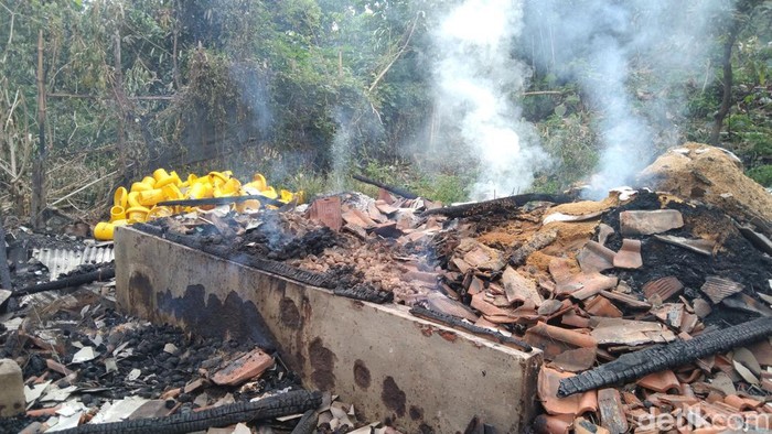 Kebakaran kandang ayam di Leuwilinggik, Majalengka