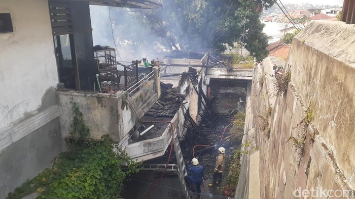 Kebakaran rumah di Kalibanteng Kidul, Semarang, Sabtu (23/7/2022).