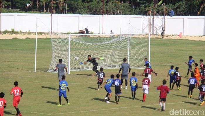 Laga Madura United lawan bocah