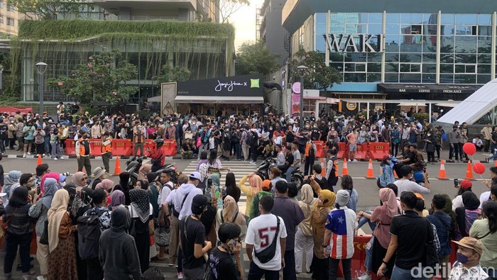 Fenomena Citayam Fashion Week kian viral di kalangan masyarakat. Acara catwalk di kawasan SCBD, Jakarta Selatan itu semakin digandrungi anak muda.