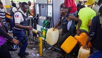 Haiti saat ini mengalami krisis bahan bakar dan energi yang cukup parah. Pasalnya, aktivitas gangster di negara itu mulai mengganggu jalur distribusi. Richard Pierrin/AFP/Getty Images  