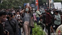 Anies mengatakan pihaknya tidak pernah menerbitkan regulasi yang memuat larangan menggunakan zebra cross untuk adu fashion. Dia mengatakan selama regulasi belum terbit, tidak ada larangan untuk aktivitas tersebut.  