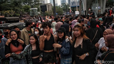 Membeludaknya Warga di Citayam Fashion Week, Bikin Geleng-geleng Kepala