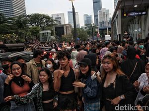 Membeludaknya Warga di Citayam Fashion Week, Bikin Geleng-geleng Kepala