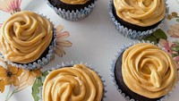 Cupcake dengan topping krim di atasnya ini juga pernah dibuat sendiri oleh Wilona. Tampak cantik dan enak ya! Foto: Instagram @natashawilona12