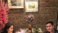 Begini momen kebersamaan Wilona dan Verrel di sebuah restoran saat masih berpacaran. Keduanya terlihat serasi. Foto: Instagram @natashawilona12
