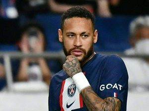 Neymar Sih Maunya Bertahan di PSG, tapi...