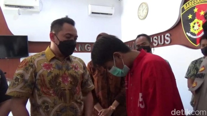 Pria yang ketahuan rekam wanita mandi di Surabaya