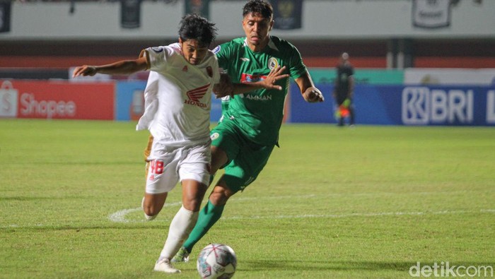 PSS Sleman menjamu PSM Makassar dalam laga perdana gelaran BRI Liga 1 di Stadion Maguwoharjo, Sleman, Yogyakarta, Sabtu (23/7/2022).