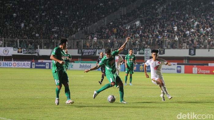 PSS Sleman menjamu PSM Makassar dalam laga perdana gelaran BRI Liga 1 di Stadion Maguwoharjo, Sleman, Yogyakarta, Sabtu (23/7/2022).