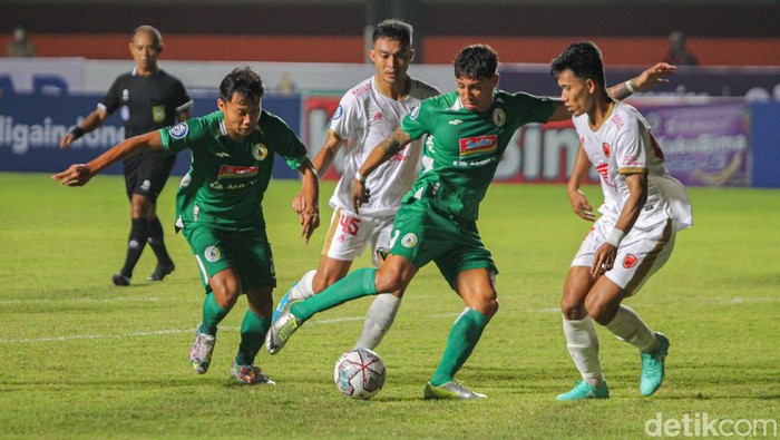 PSS Sleman menjamu PSM Makassar dalam laga perdana gelaran BRI Liga 1 di Stadion Maguwoharjo, Sleman, Yogyakarta, Sabtu (23/7/2022).