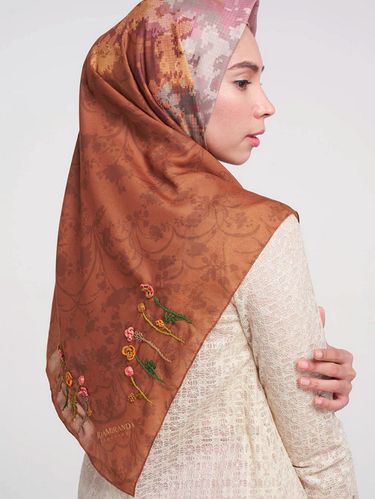 Rekomendasi merek hijab lokal terkenal bahan premium dari RiaMiranda..