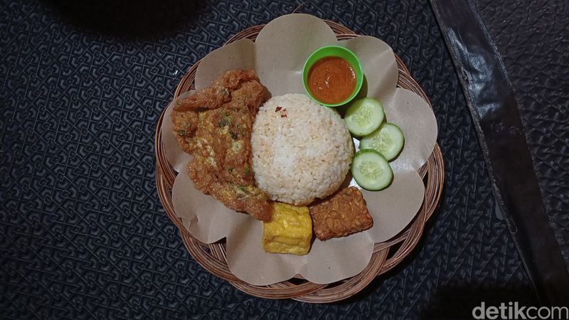 Sajian kuliner nasi cikur Tasikmalaya.