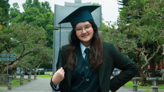 Salsabilla Rasika Wisudawan Teman Tuli ITB