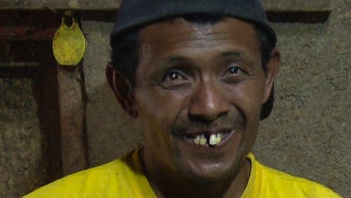 Robin yang menderita tunanetra sebelumnya memiliki hewan ternak untuk mencari nafkah. Namun, hewan-hewan tersebut mati akibat Penyakit Mulut dan Kaki (PMK).