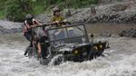 Serunya Main Basah-basahan dengan Wisata Jip Lereng Merapi
