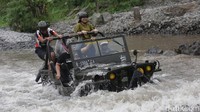 Sejumlah destinasi wisata di lereng Gunung Merapi mengalami peningkatan wisatawan yang signifikan pada akhir pekan. 