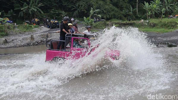 Ada 3 paket perjalanan Lava Tour Merapi dengan Jeep yang tersedia, yaitu Short, Medium dan Long Route.  Ada 3 paket perjalanan Lava Tour Merapi dengan Jeep yang tersedia, yaitu Short, Medium dan Long Route. Â