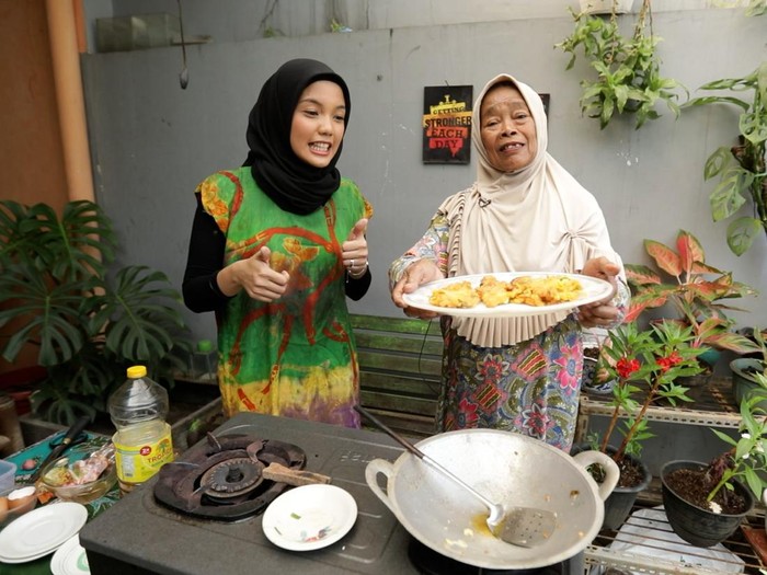 Nenek Yanah