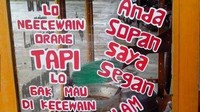 Sering dikecewakan, pelanggan siomay yang satu ini curhat pada kaca gerobaknya. Kata-katanya pun begitu menyentuh seolah dirinya sedang disakiti.Foto: Twitter/nocontextwarung