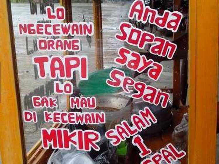 10 Stiker Kreatif di Gerobak Pedagang Makanan yang Bikin Ngakak