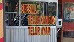 10 Stiker Kreatif di Gerobak Pedagang Makanan yang Bikin Ngakak