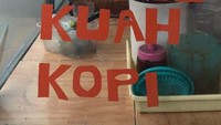 Sekte makanan baru! Pedagang batagor ini sajikan batagor kering hingga batagor kuah yang menggunakan kopi. Seperti apa rasanya? Foto: Twitter/nocontextwarung