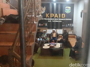 Bertemu Ortu Bocah Tasikmalaya Dibully, Wagub Uu: Psikologinya Pulih