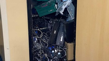 Rusak sih, tapi enggak ditumpuk begitu juga kali ya. Dok. Brightside