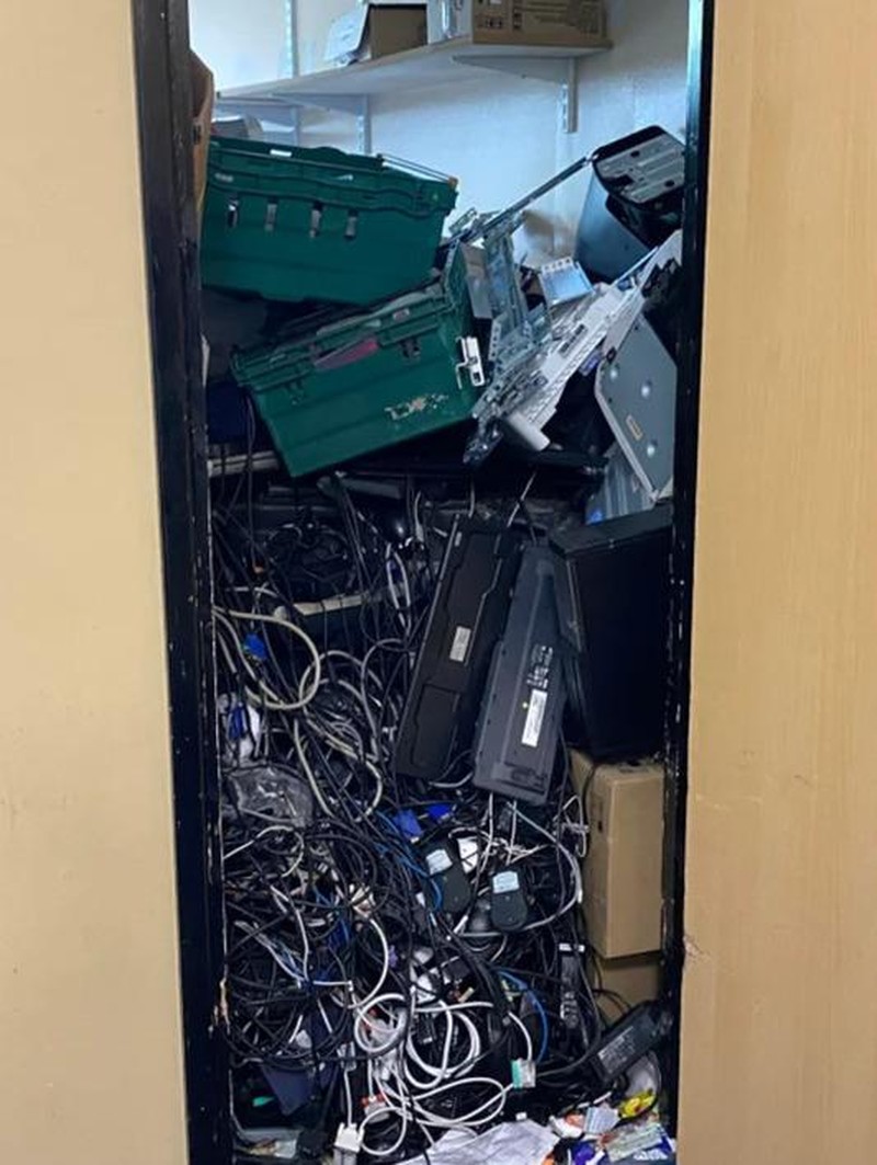 10 Kerusakan Gadget yang Bikin Teknisi IT Menangis Melihatnya