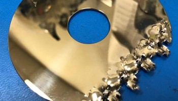 Kok CD-nya bisa meleleh begitu ya? Dok. Brightside