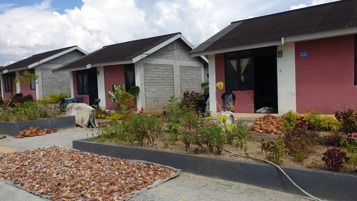 1.679 Rumah untuk Korban Bencana Sulteng Sudah Bisa Dihuni Kementerian Pekerjaan Umum dan Perumahan Rakyat (PUPR) bersama sejumlah pemerintah daerah di Sulawesi Tengah siap mempercepat pembangunan hunian tetap (Huntap) Pascabencana Tahap 2A. Setidaknya sebanyak 712 unit
Huntap untuk masyarakat akan segera dibangun sehingga masyarakat di Sulteng yang terdampak bencana alam likuifaksi bisa menempati hunian yang layak.