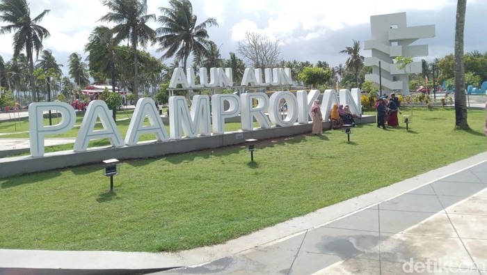 Alun-alun Paamprokan di Pangandaran.