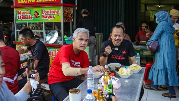 Bima Arya dan Ganjar Pranowo lari di sekitar Istana Presiden Bogor