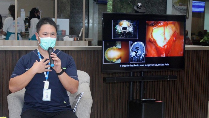 Peringatan Hari Otak Sedunia atau World Brain Day yang dirayakan setiap tanggal 22 Juli itu, turut dikampanyekan Siloam Hospitals Lippo Village melalui edukasi dan  diskusi antar keluarga pasien atau pasien rawat pasien.