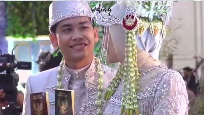 Bintang Emon resmi menikah dengan Alca.