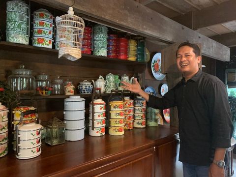 Pernak pernik antik koleksi Cafe Rumah Pohon