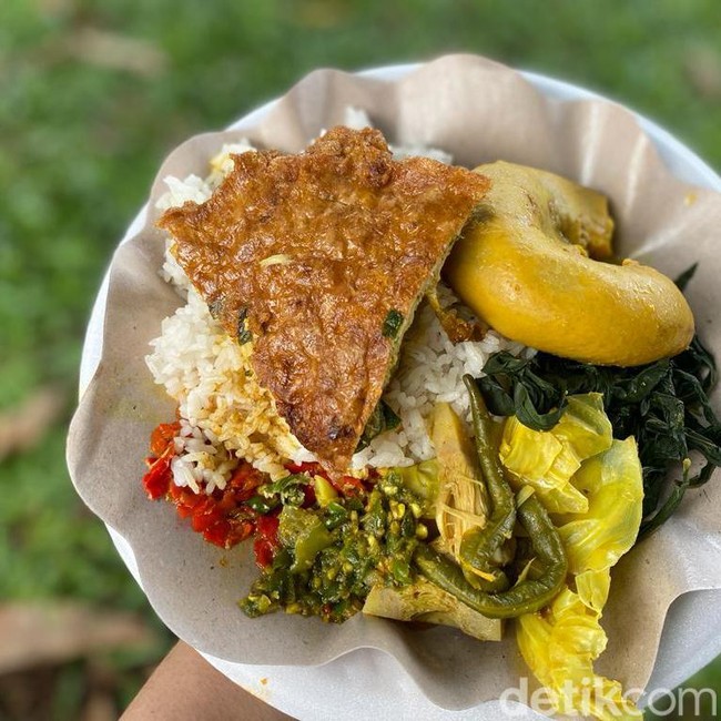 Lamak Bana! 10 Nasi Kapau Enak di Jakarta dengan Puluhan Lauk