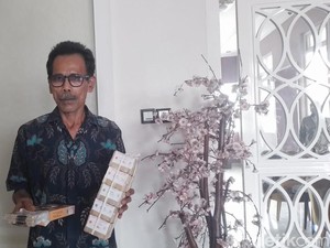 Mochi yang Antarkan sang Anak Kuliah hingga S2