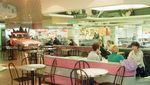 10 Potret Food Court Zaman Dulu, Ada Sejak Tahun 1957!