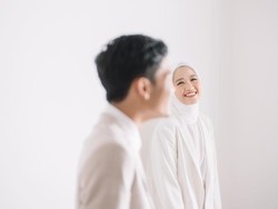 8 Gaya Istri Bintang Emon yang Dinikahi dengan Mahar Dollar Total Rp 36 Juta