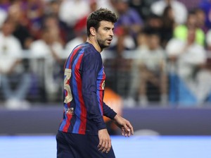 Gerard Pique Disoraki: Shakira.. Shakira..