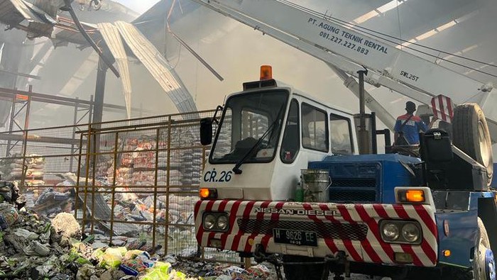 Kebakaran gudang pupuk CV Saprotan Utama Mranggen, Demak. Foto diunggah Minggu (24/7/2022).