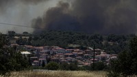 Yunani menderita kebakaran hutan musim panas kedua berturut-turut tahun ini. REUTERS/Elias Marcou
