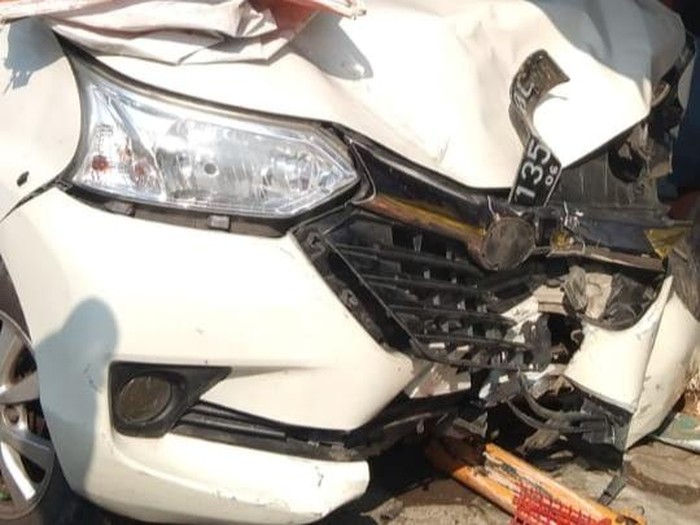 Kecelakaan mobil dan motor di Jalan Raya Ketijayan, Kota Pekalongan, Minggu (24/7/2022).