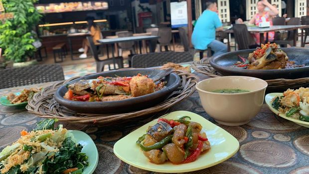 Aneka kuliner tradisional di Cafe Rumah Pohon