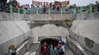 Saat berada di Kaliadem sempatkan untuk melihat bunker Merapi. Bunker ini sebenarnya tempat perlindungan apabila terjadi erupsi Gunung Merapi. Namun karena menelan korban jiwa saat erupsi Merapi pada 2010 lalu, kini bunker tersebut dijadikan objek wisata untuk mengenang tragedi dan korban erupsi. Pengunjung bisa masuk dan mengamati langsung bentuk bunker lebih dekat.