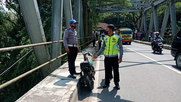 Lokasi kecelakaan pemotor di Sumedang.