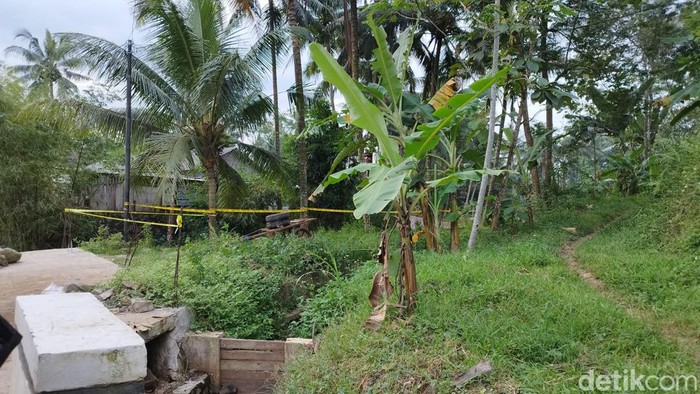 Lokasi temuan potongan tangan diduga korban mutilasi di Sungai Kalongan, Ungaran Timur, Kabupaten Semarang, Minggu (24/7/2022).